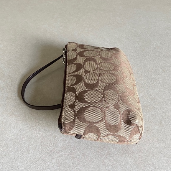Coach wristlet. - Picture 12 of 16